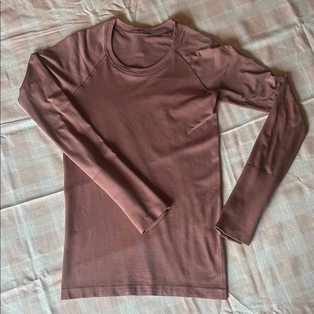 Lululemon size 4 Women's Long Sleeve Top - Mauve